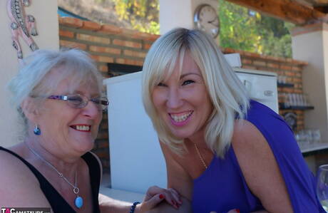 TAC Amateurs pleased to share with you a free gallery with Melody in lesbian love porn