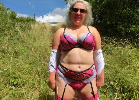 TAC Amateurs are pleased to offer you a free pics featuring Barby in porn with dildo