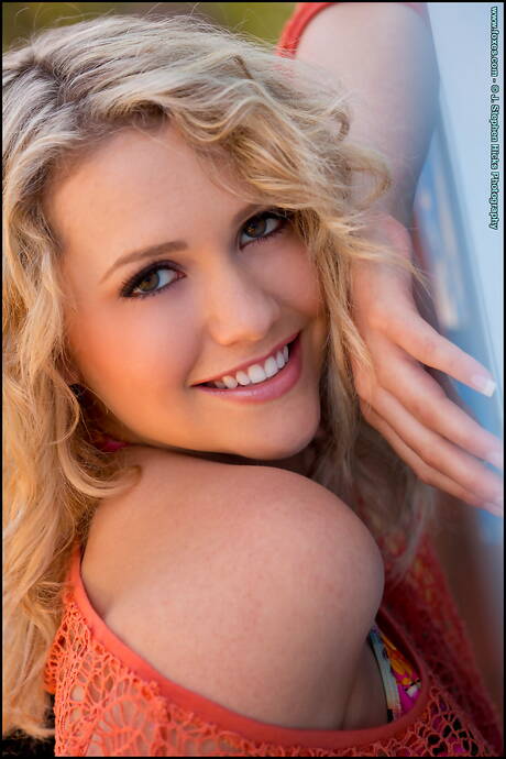 Foxes are pleased to offer you a free pics featuring Mia Malkova demonstrating well-done form