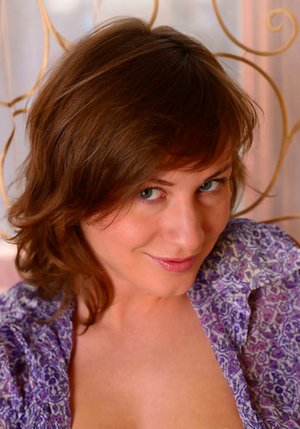 Stunning 18 are excited to present you with a photo gallery showcasing Tracy unveiling hot shape