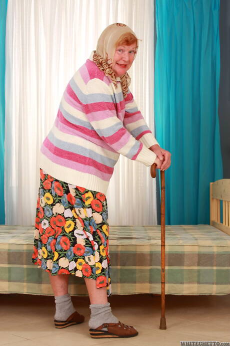 White Ghetto invite you to explore xxx pictures with Alice in boy-girl scene