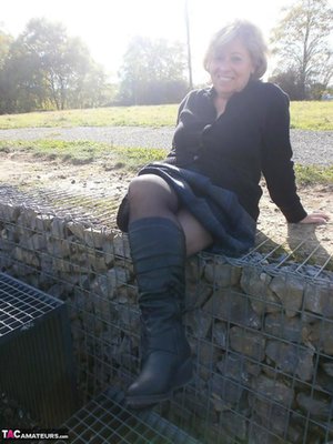 TAC Amateurs pics collection featuring Caro in play with pussy scene