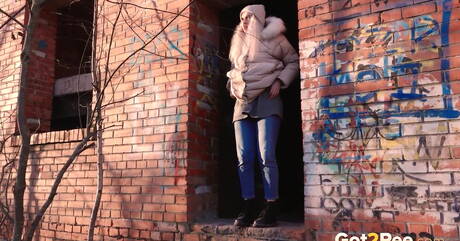 Got 2 Pee invites you to browse their free photos with Masha Sweet in pissing session